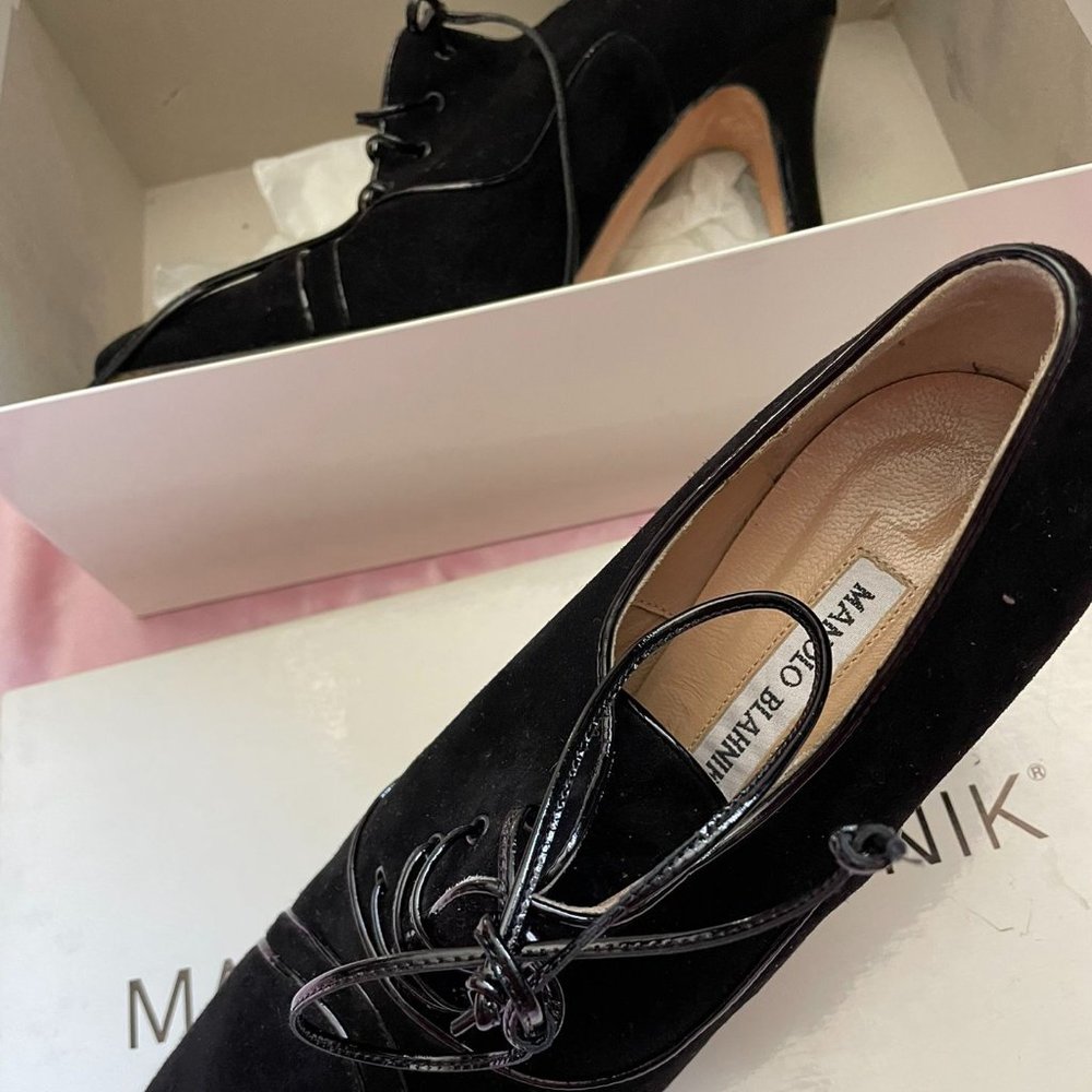 Manolo Blahnik Vernice Nero Black Lace Up Pumps Size 37.5 EU / 7.5 US